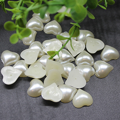 米白平底半面桃心ABS仿珍珠散珠 多功能的服飾與飾品配件